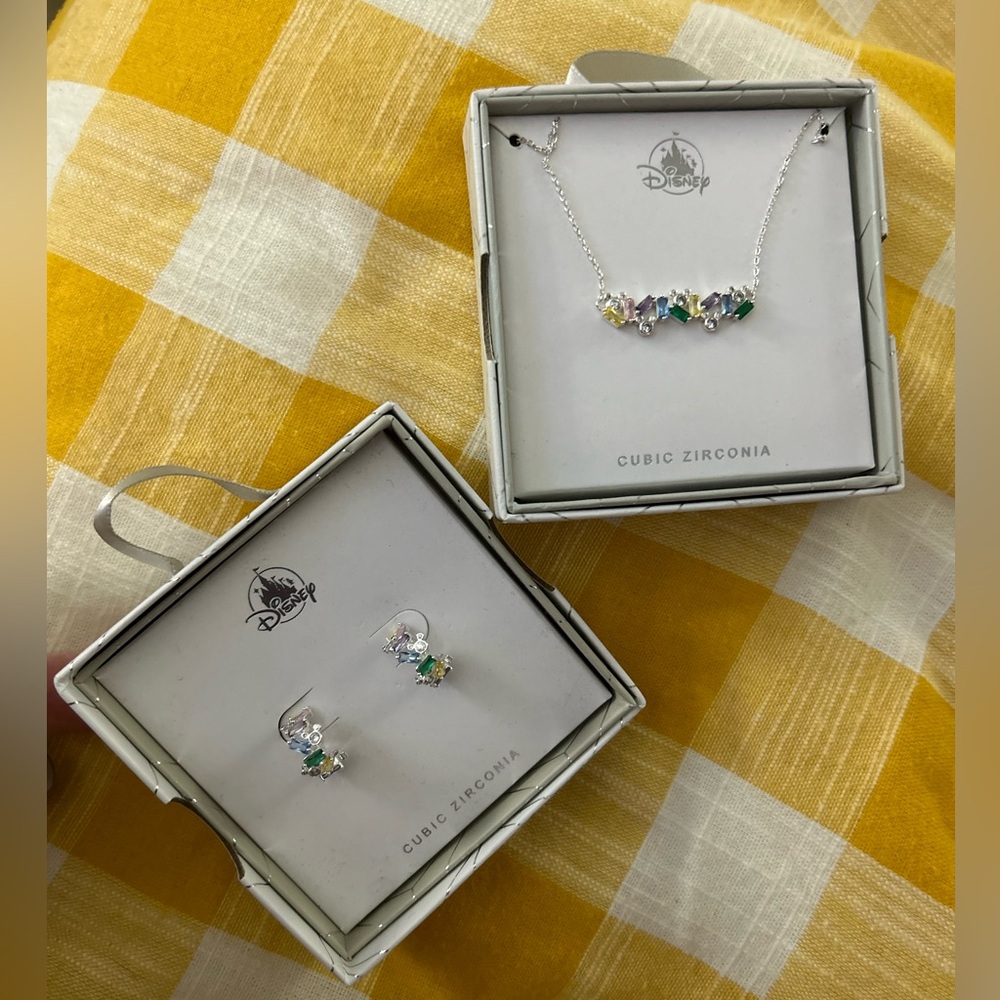 Set of gorgeous Disney cubic zirconia silver, toned, necklace & earrings! firm✨